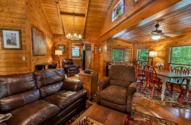 Creekside Green | Cabin Rentals of Georgia | Plush Furnishings in Creekside Green