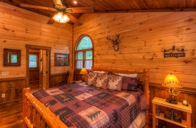 Aska Escape Lodge | Blue Ridge Cabins | Cabin Rentals of Georgia | Upstairs King Suite with rustic bedding and ensuite bath