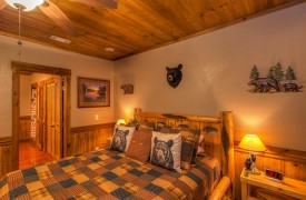 Aska Escape Lodge | Blue Ridge Cabins | Cabin Rentals of Georgia | Terrace Level Queen Suite